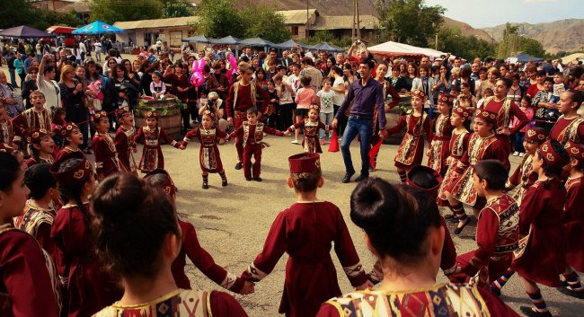 Как в армянском Арени проходит фестиваль вина