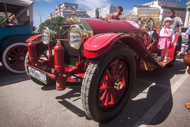 Красивые ретро-автомобили на L.U.C Chopard Classic Weekend Rally