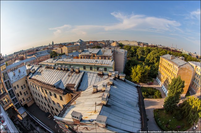 Гуляя по питерским крышам