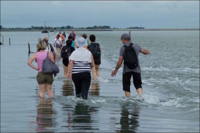 Дорога, которая дважды в сутки уходит под воду